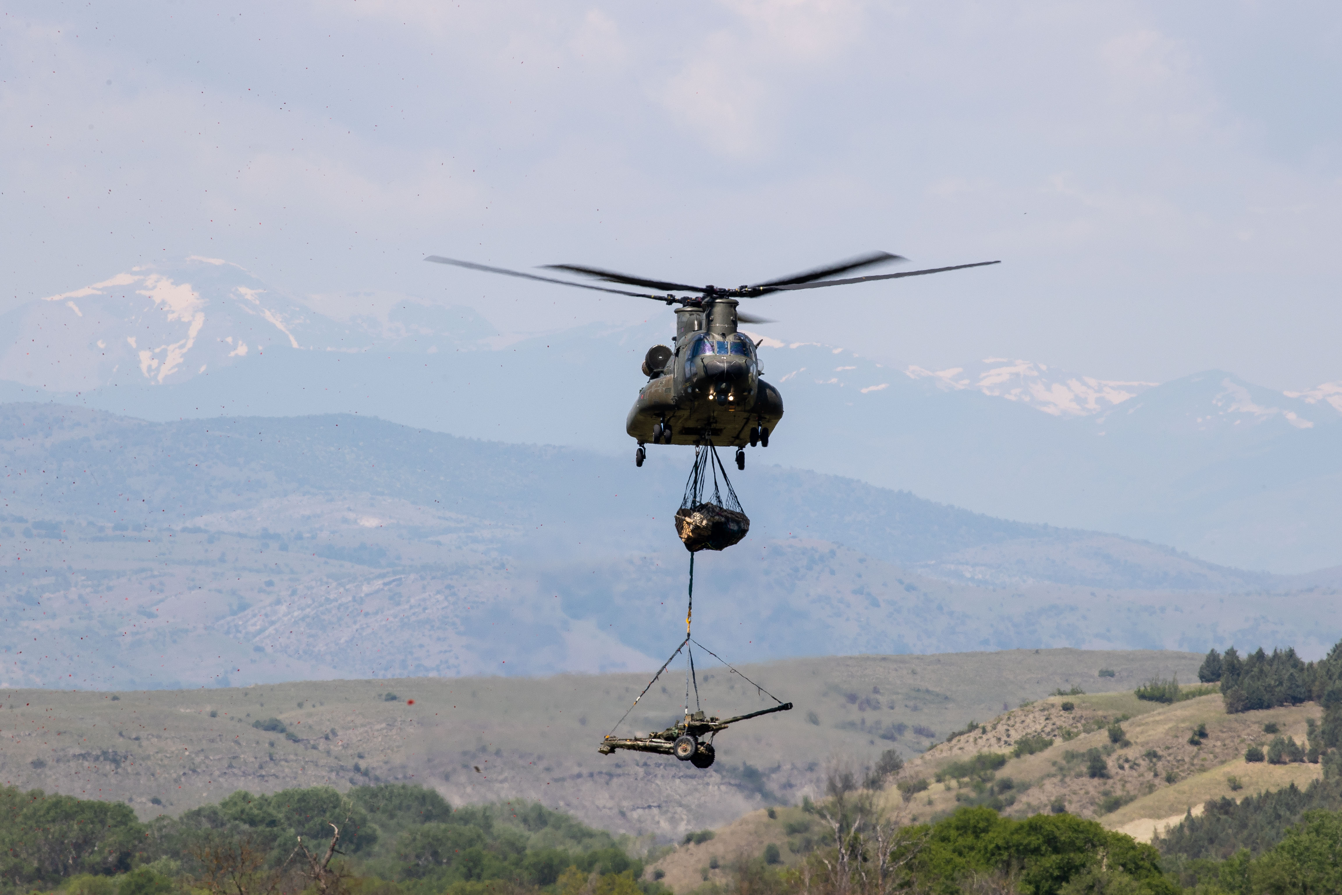 Chinook carries sling load.